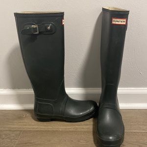 Tall pair of Hunter Boots, Size: 8.5 women’s, Color: Bitter chocolate